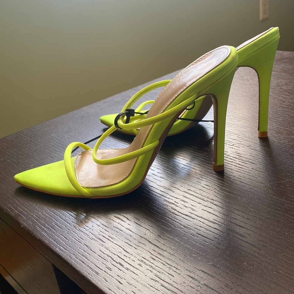 Neon pointed toe strap heals size 7